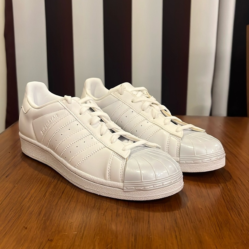 Adidas Superstar Glossy Toe Shoes Sneakers New BB0683 Womens Size 7.5 Display